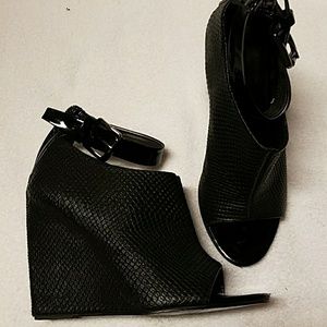 Enclosed black snake skin wedge by Carlos Santana